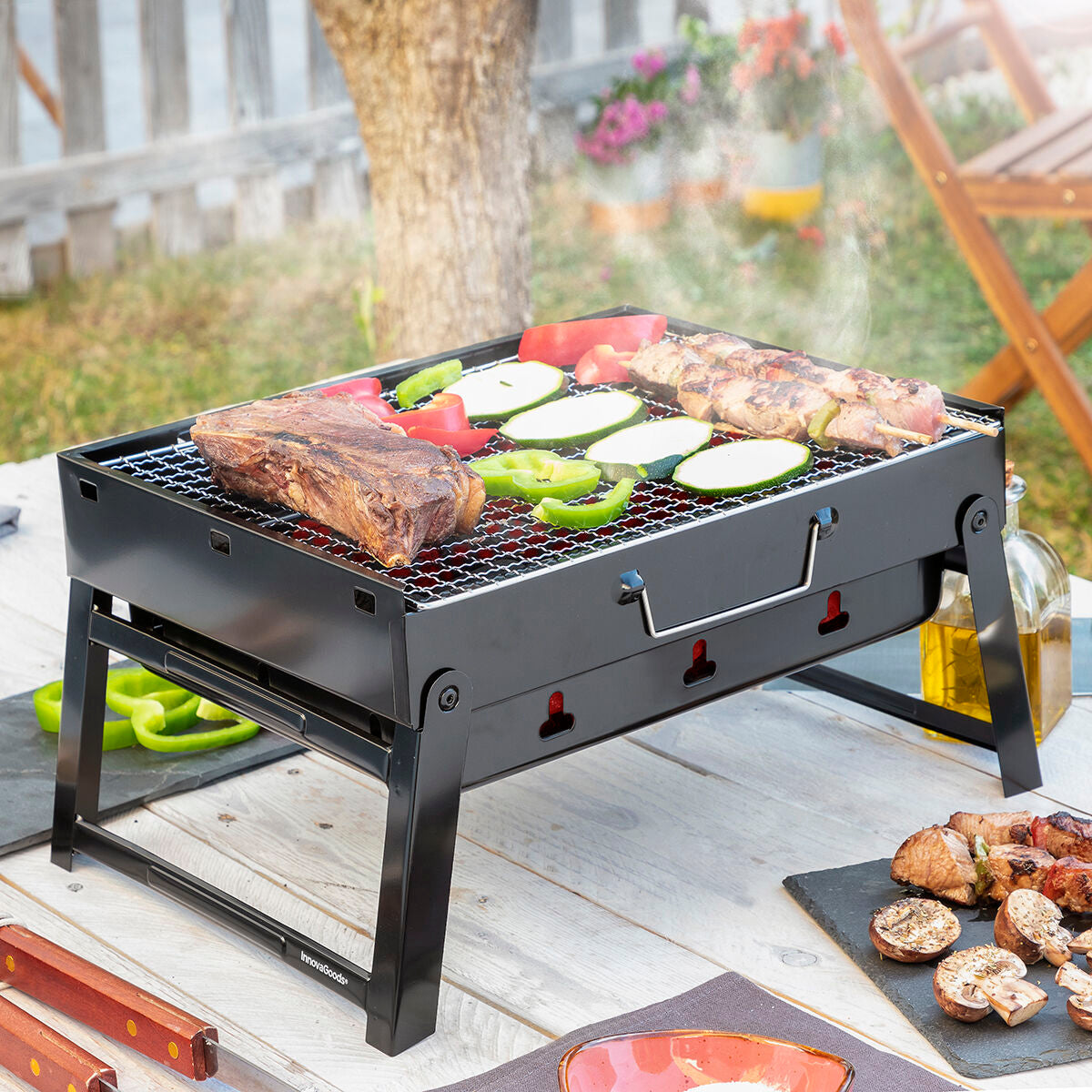 Opvouwbare draagbare barbecue voor gebruik met houtskool BearBQ InnovaGoods